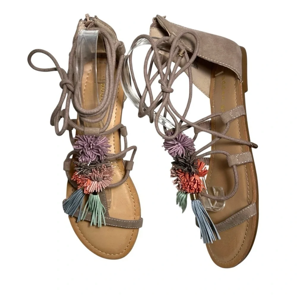 Madden Girl Sofun Lace-Up Gladiator Faux Raffia PomPom Tassel Sandals size 8.5